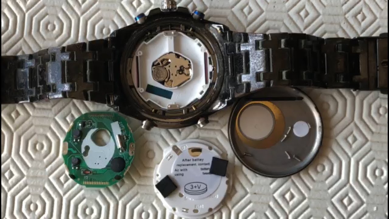 Riparare un orologio con lancetta sganciata