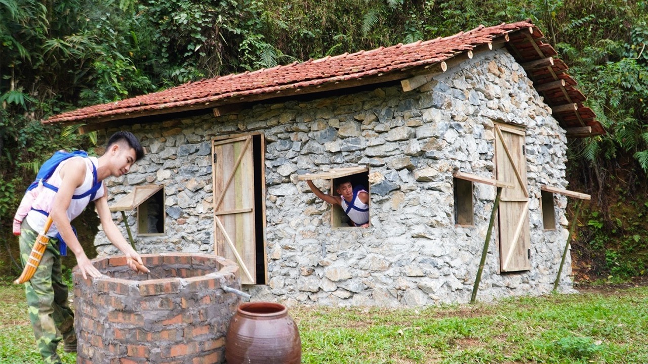 In Just 3 Days, a Discharged Soldier Builds a Water Tank and Door to Shelter an Orphaned Baby
