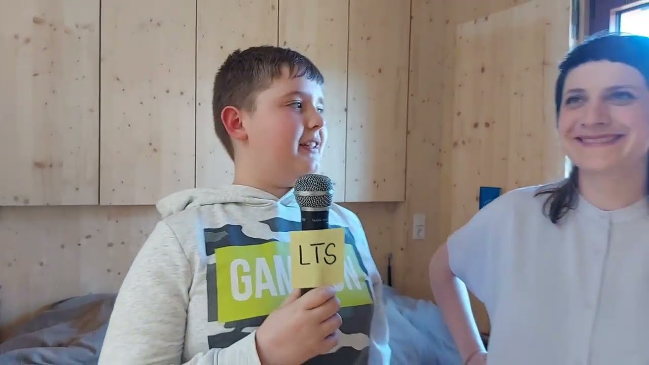 Das fliegende Künstlerzimmer | Fliegende Künstlerin Eva Funk (Lüdertalschule)