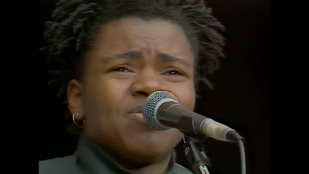 Tracy Chapman - Talkin' Bout a Revolution (Live 1988) ♡♡♡