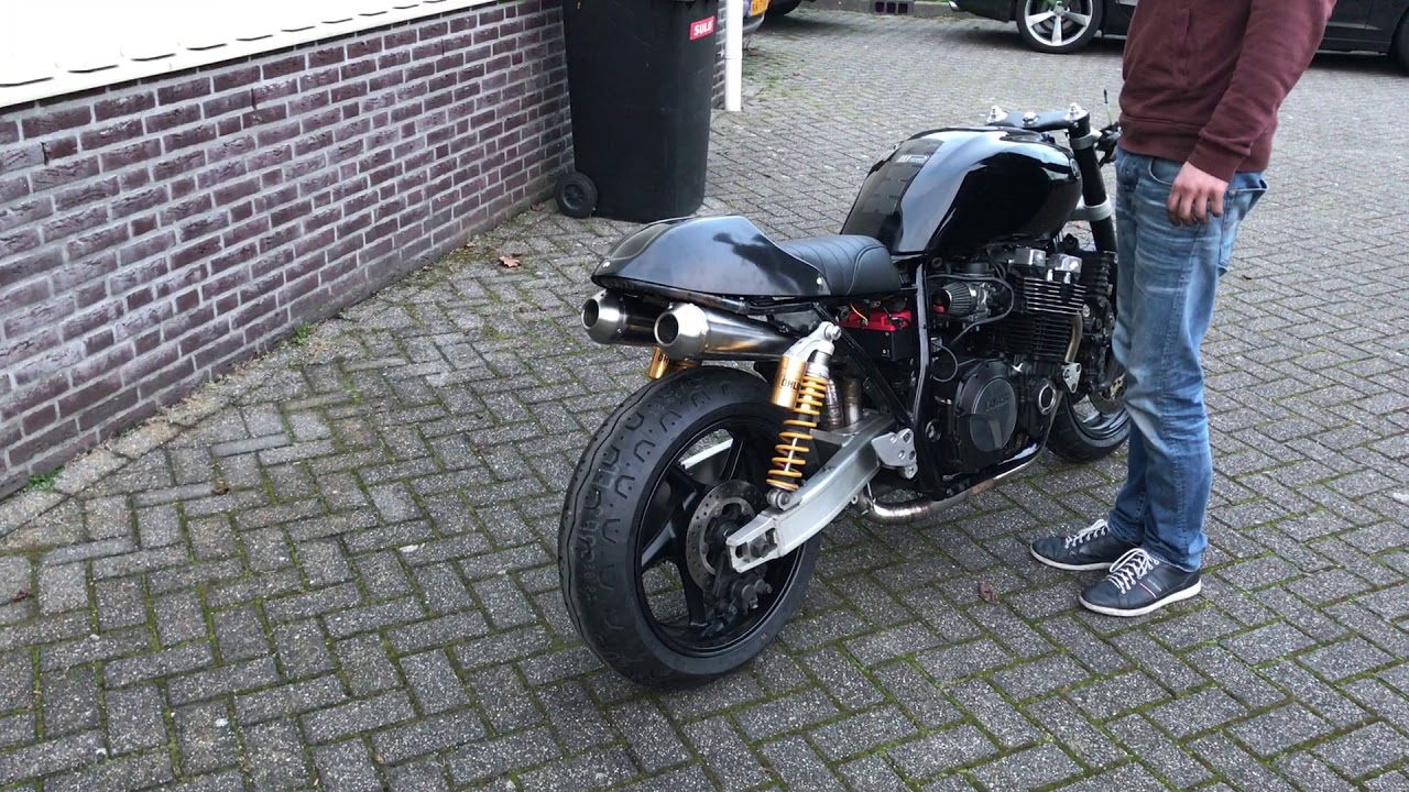 Yamaha XJR 1300 cafe racer sound.