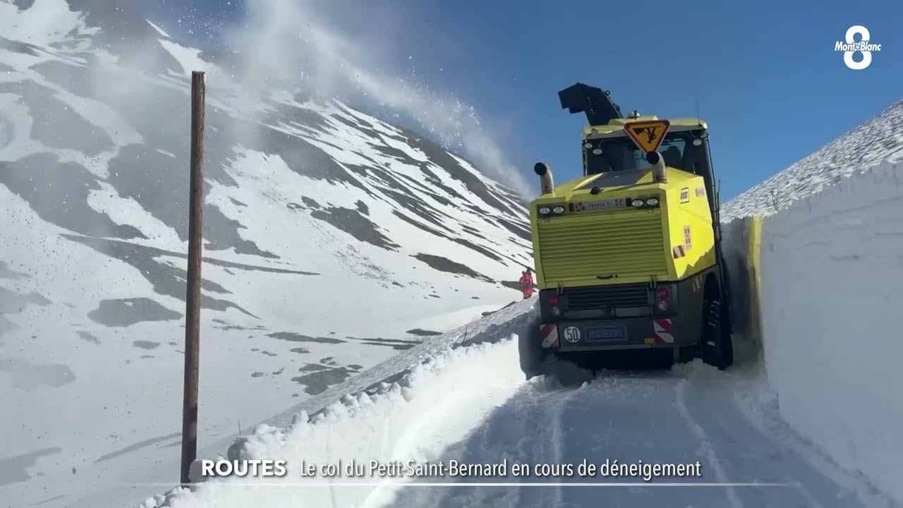 Le col du Petit-Saint-Bernard en cours de déneigement