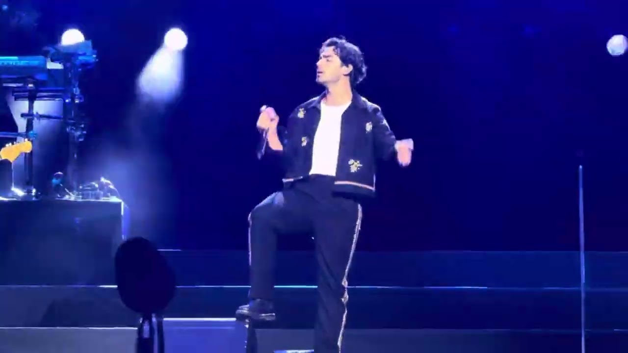 Mr. Brightside - The Killers (Cover by The Jonas Brothers)