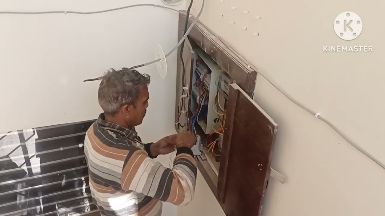 घर में बिजली अब नहीं जाएगी। तीनों फेस का कनेक्शन मिल गया है।