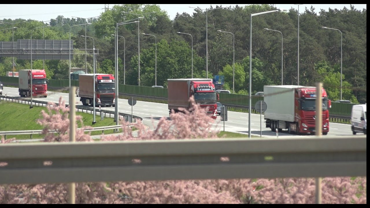 Ciężarówki nie będą mogły wyprzedzać się na autostradach