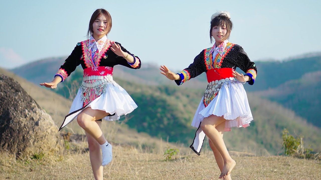 Màn Múa Nhảy Tuyệt Đẹp Trên Núi 2 Em Gái Hmong Rất Xinh Cười Rất Tươi_Nyob Li Cas Lawm Leej Nus 2026