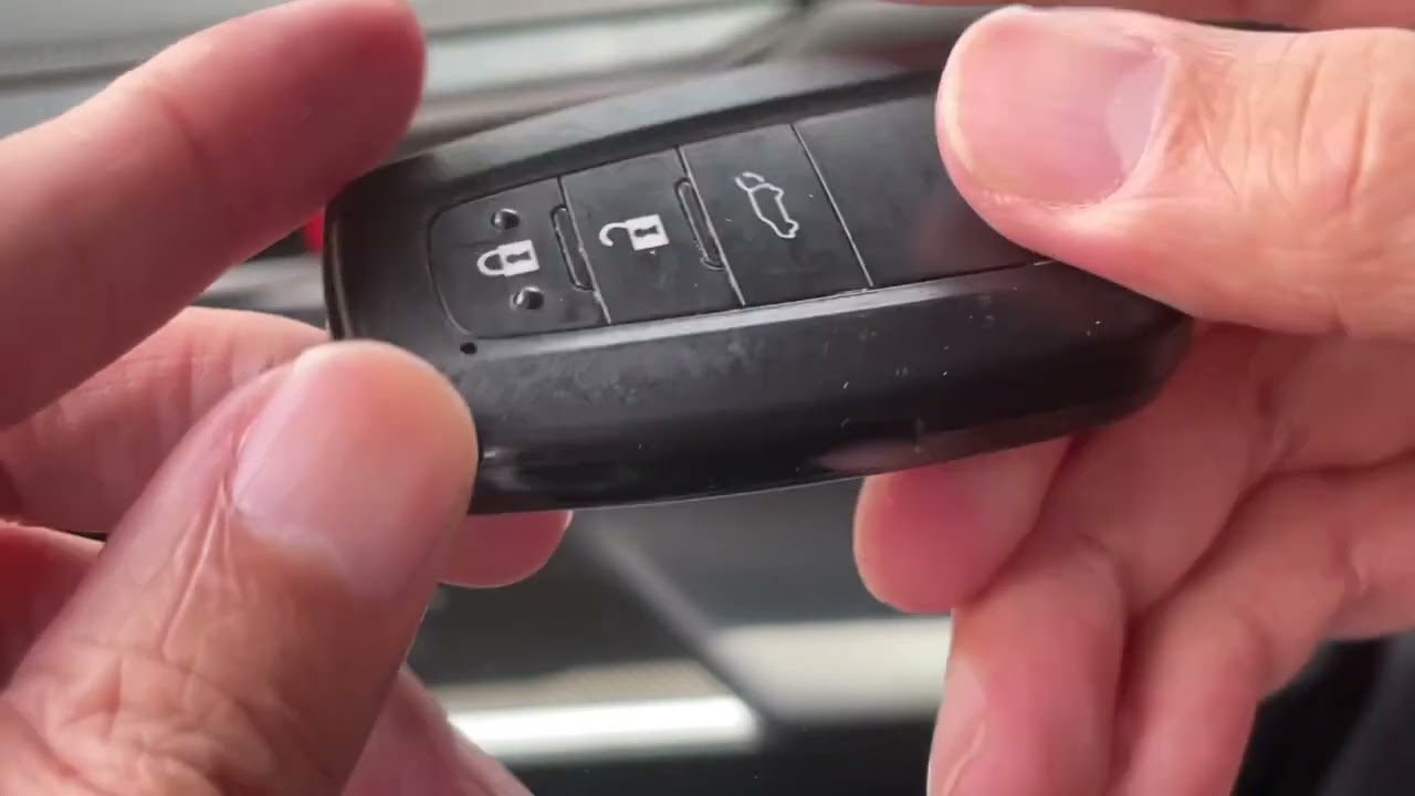 TOYOTA 遙控器沒電如何發動車子及更換遙控器電池