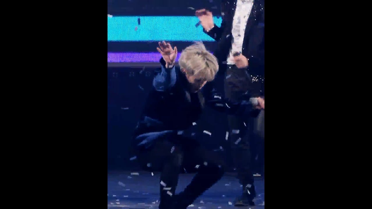 161222 방탄소년단 (BTS) - DOPE (쩔어)무대중 미끄러진 [지민] JIMIN 직캠 Fancam (논산 청소년 송년콘서트) by Mera