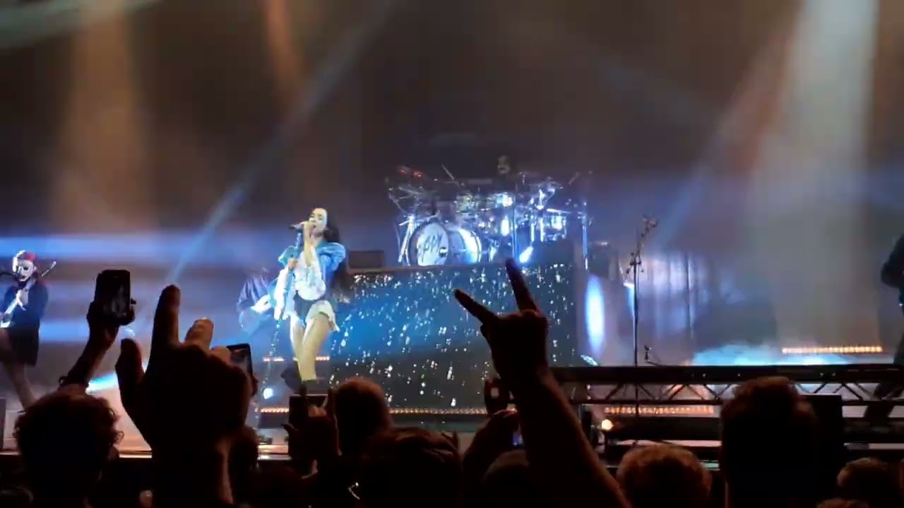 Poppy - The Cost of Giving Up (live @ 013 Tilburg 13-03-2026)