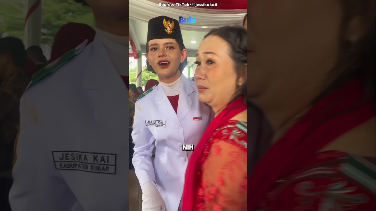 Tangis Haru Cewek Bule Saat Jadi Paskibraka
