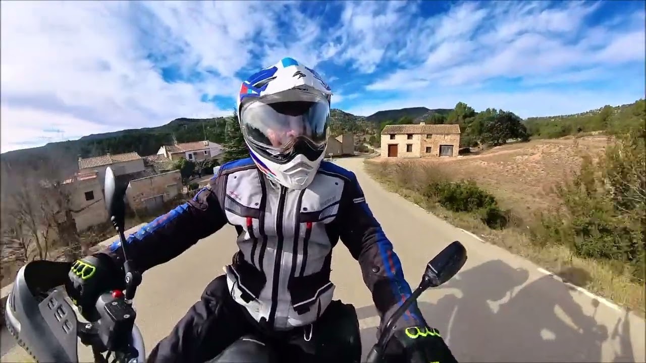 DE RUTA DESDE VALENCIA HASTA ALMANSA CON MI VOGE 300 RALLY DIA 12-12-2023.