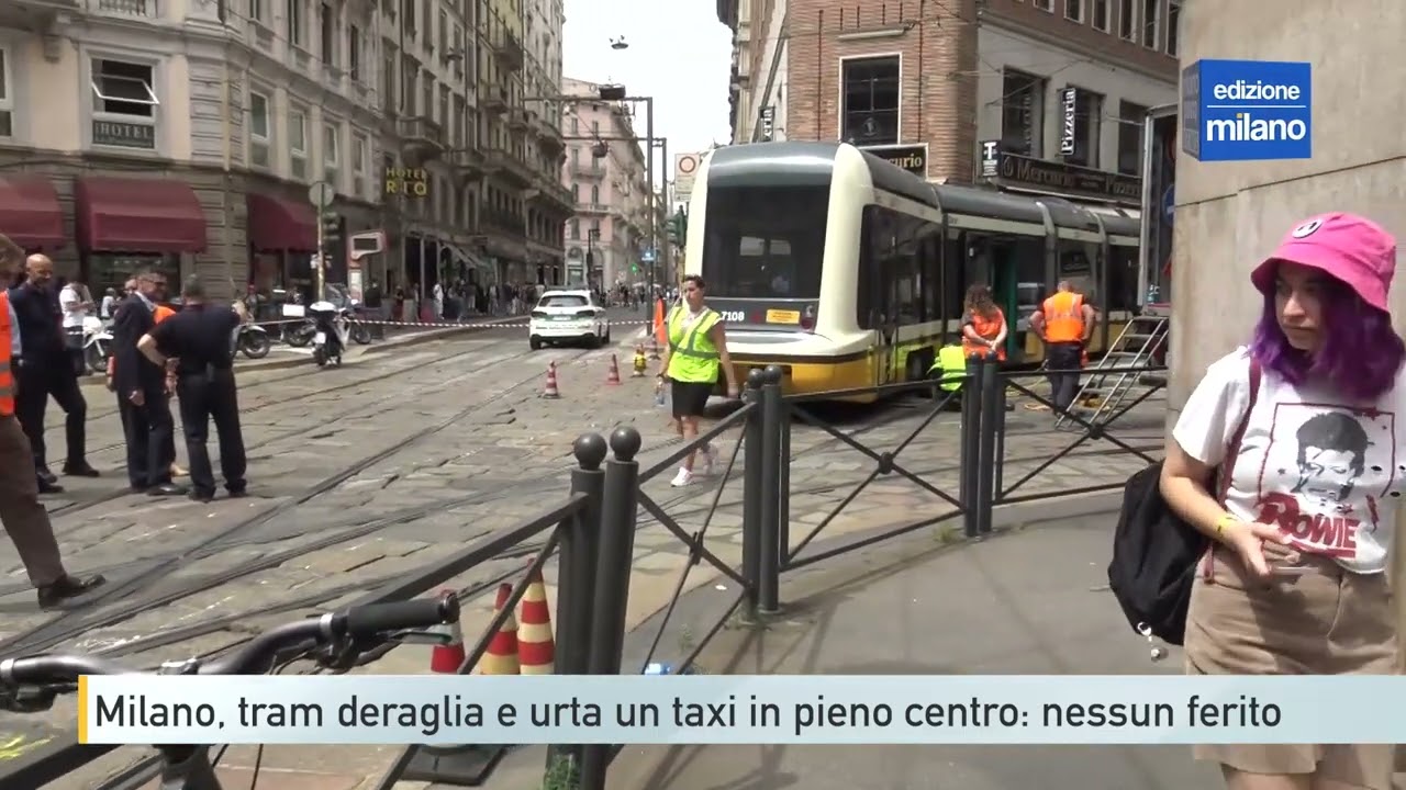 Milano, tram deraglia e urta un taxi in pieno centro: nessun ferito