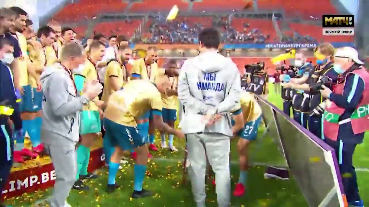 Ivanovich breaks the glass trophy 😬