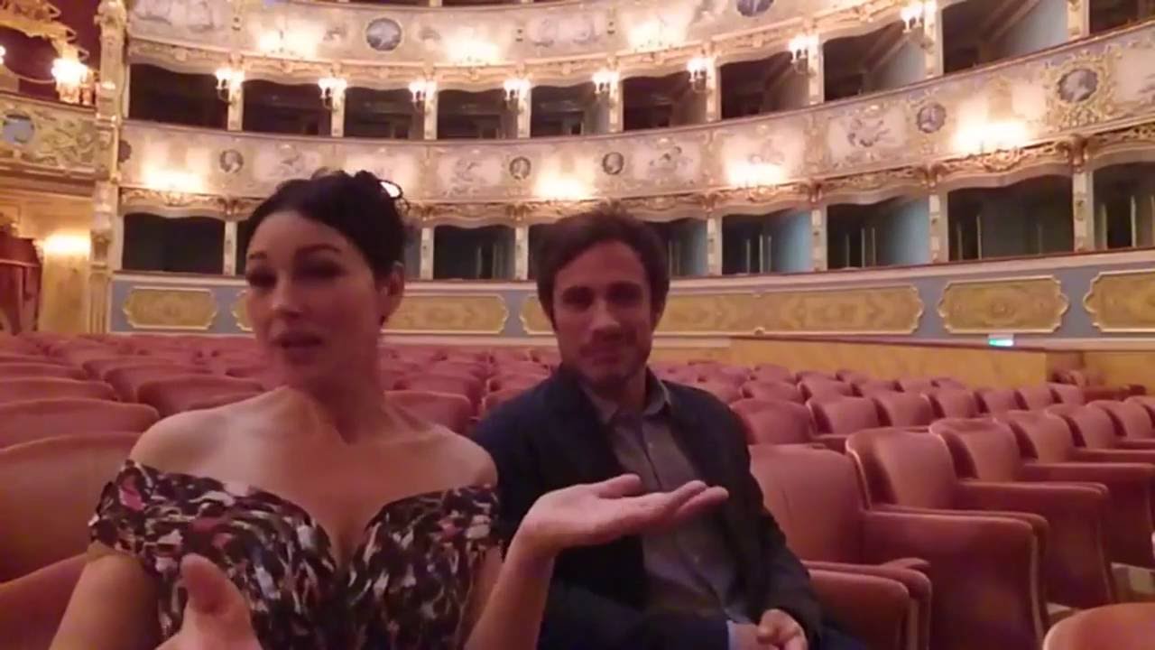 Monica Bellucci & Gael Garcia Bernal Teatro La Fenice Mozart in the Jungles live video