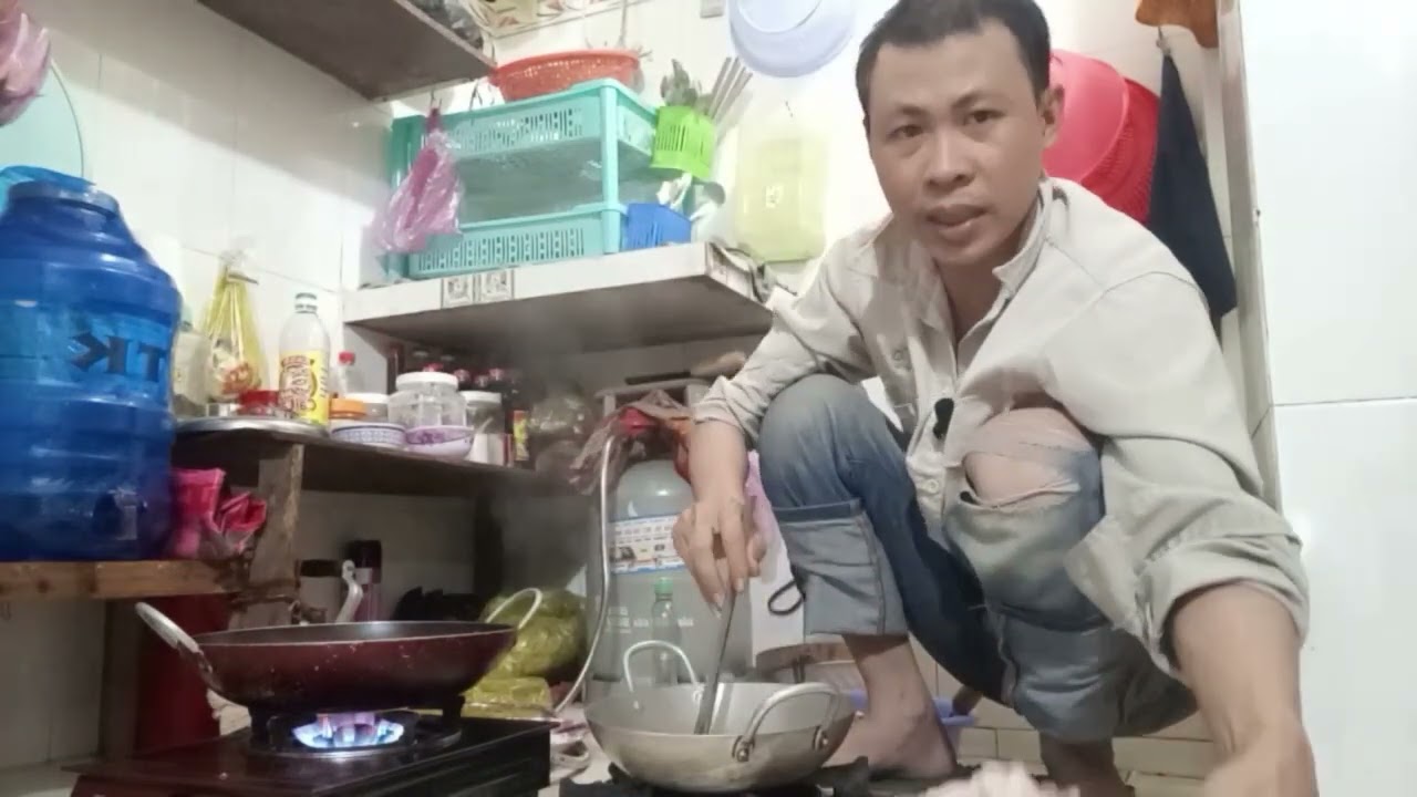 Cả nhà ăn cơm cùng gia đình của em món dịt kho chút ran mề dịch xào bắp cải ăn với cơm trắng nha🥰🥰