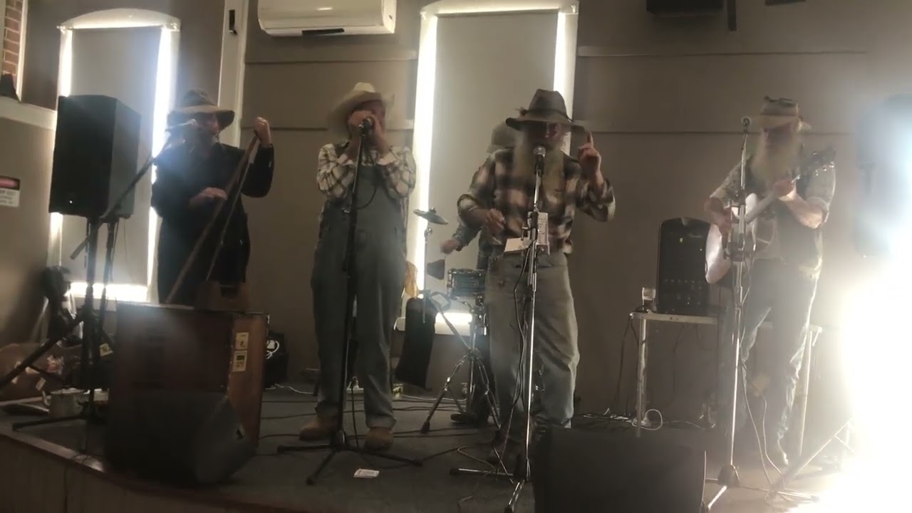 Made In Japan [Faye and Bob Morris] by the Possum Scratchers , vid by Juliette Lane.
