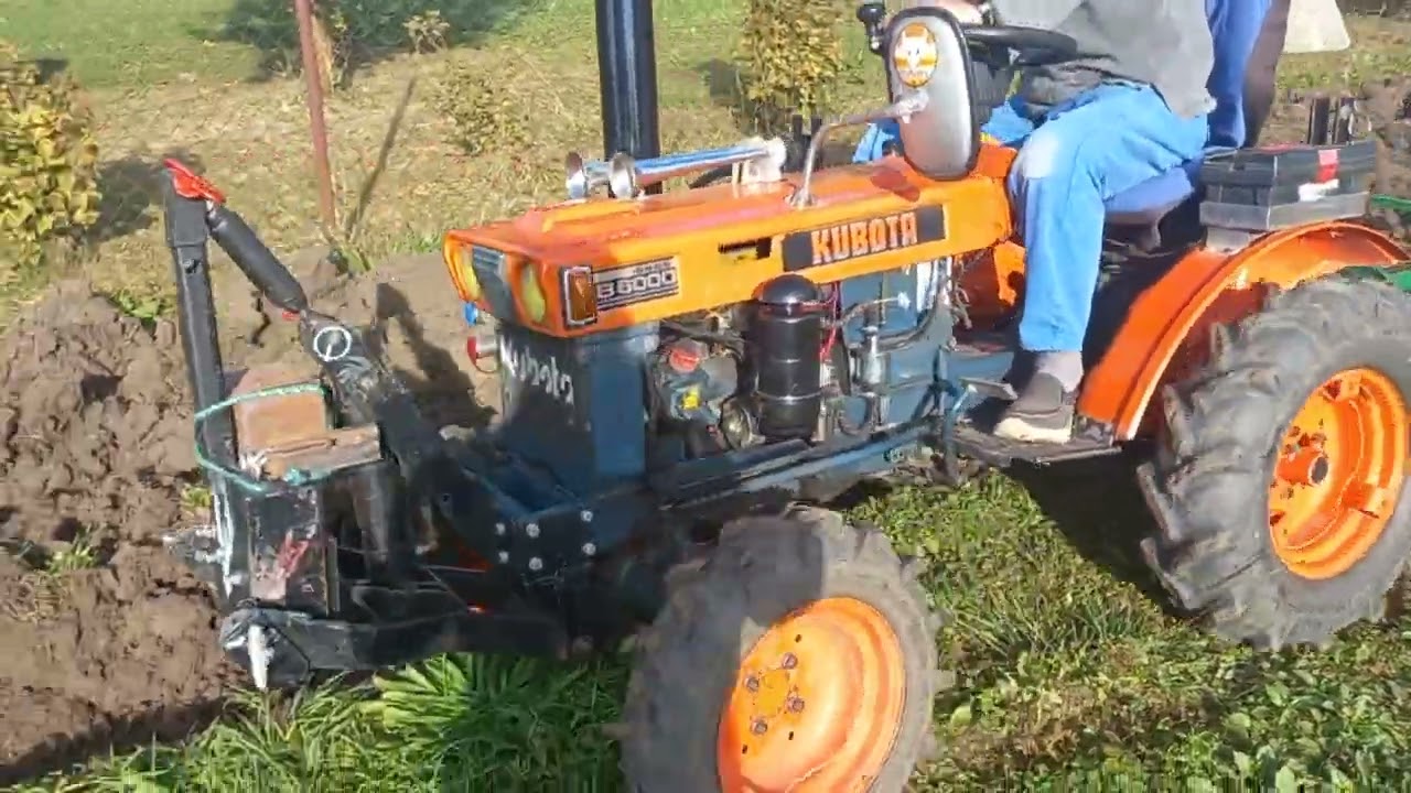 Kubota b6000 + pluh pon- 25 A
