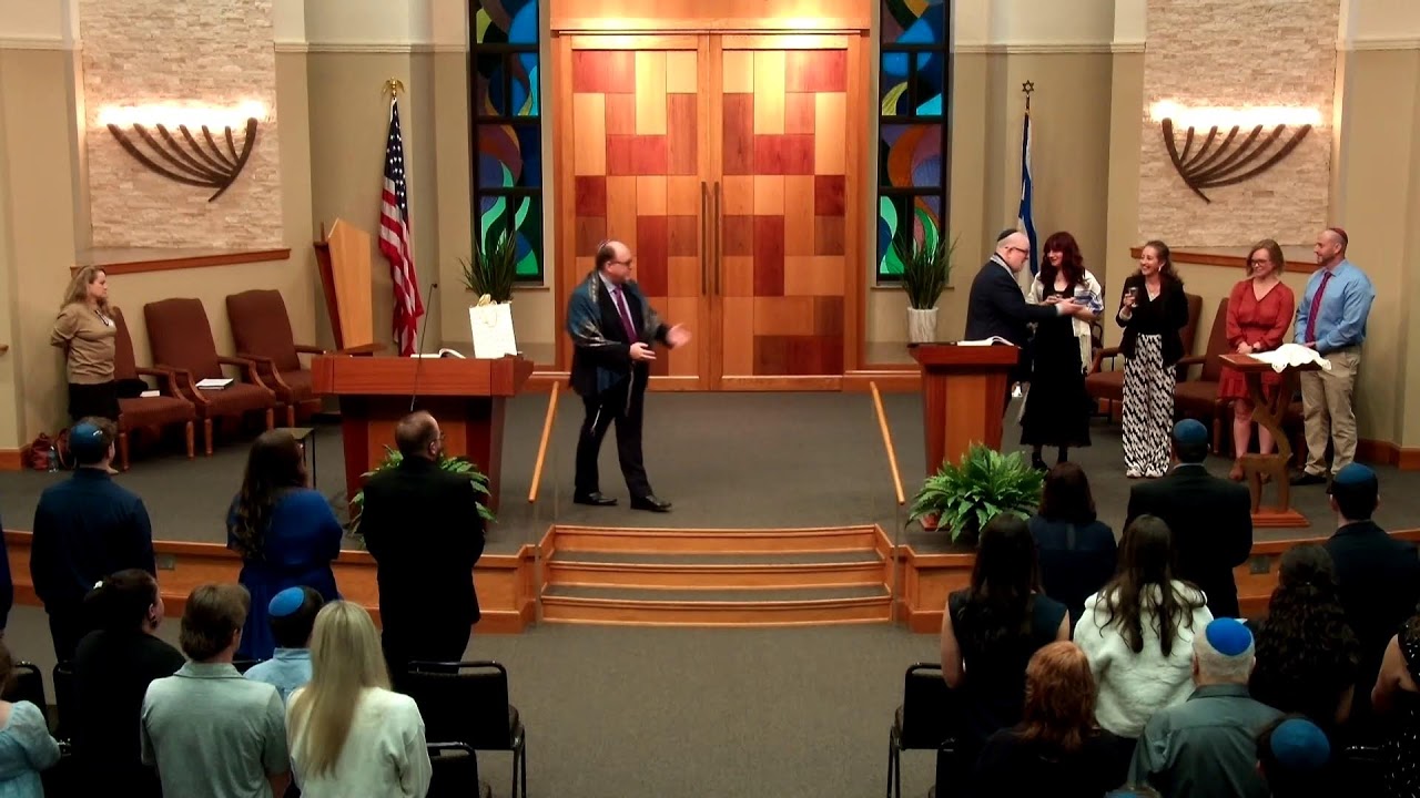 Shabbat shalom! Welcome to our Shabbat morning worship service and the bat mitzvah of Addy Young..