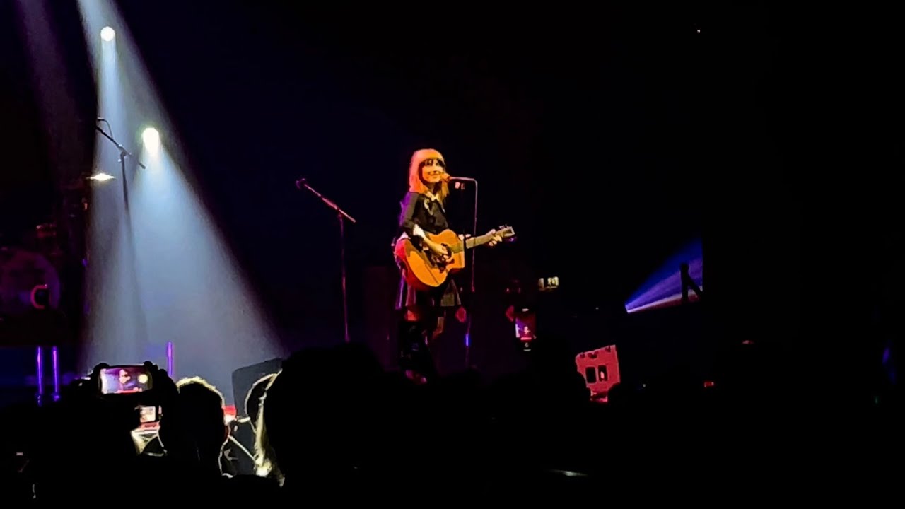 Paramore live in Dublin 13/04/23: Hayley Williams covers The Cranberries ‘Dreams’