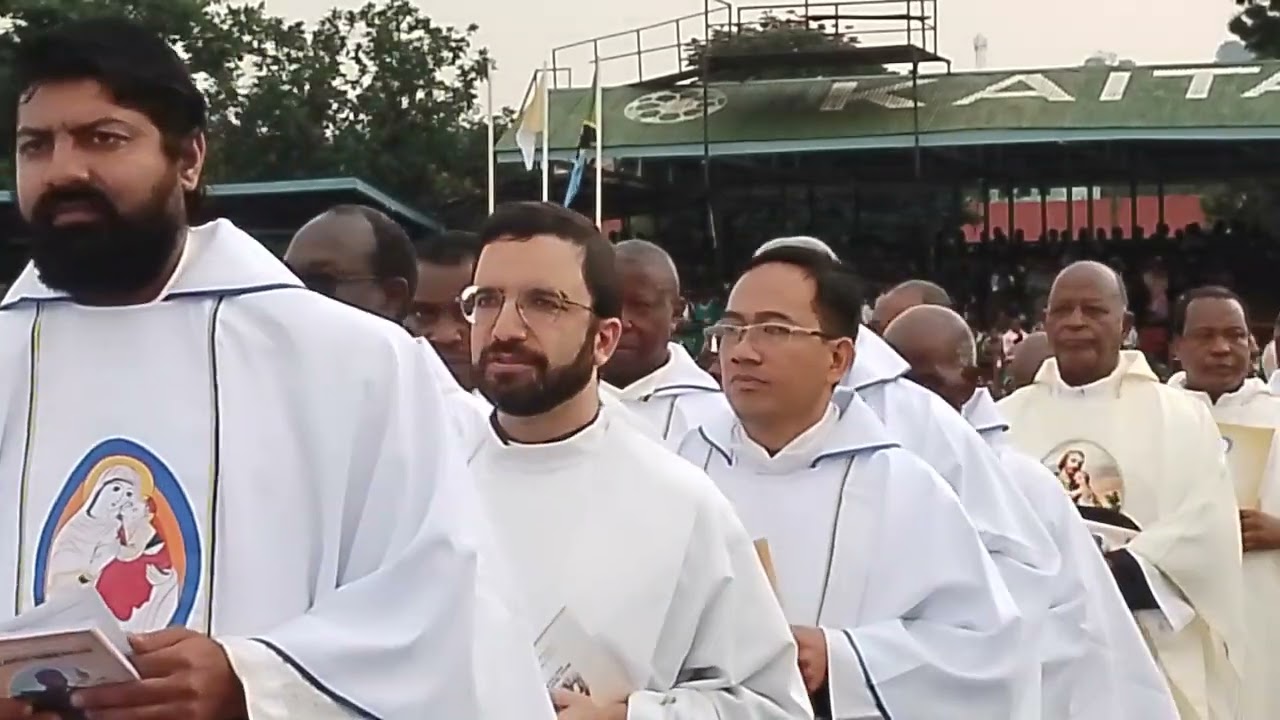 MAANDAMANO YA MAASKOFU KUANZA MISA TAKATIFU YA DARAJA  YA ASKOFU BUKOBA