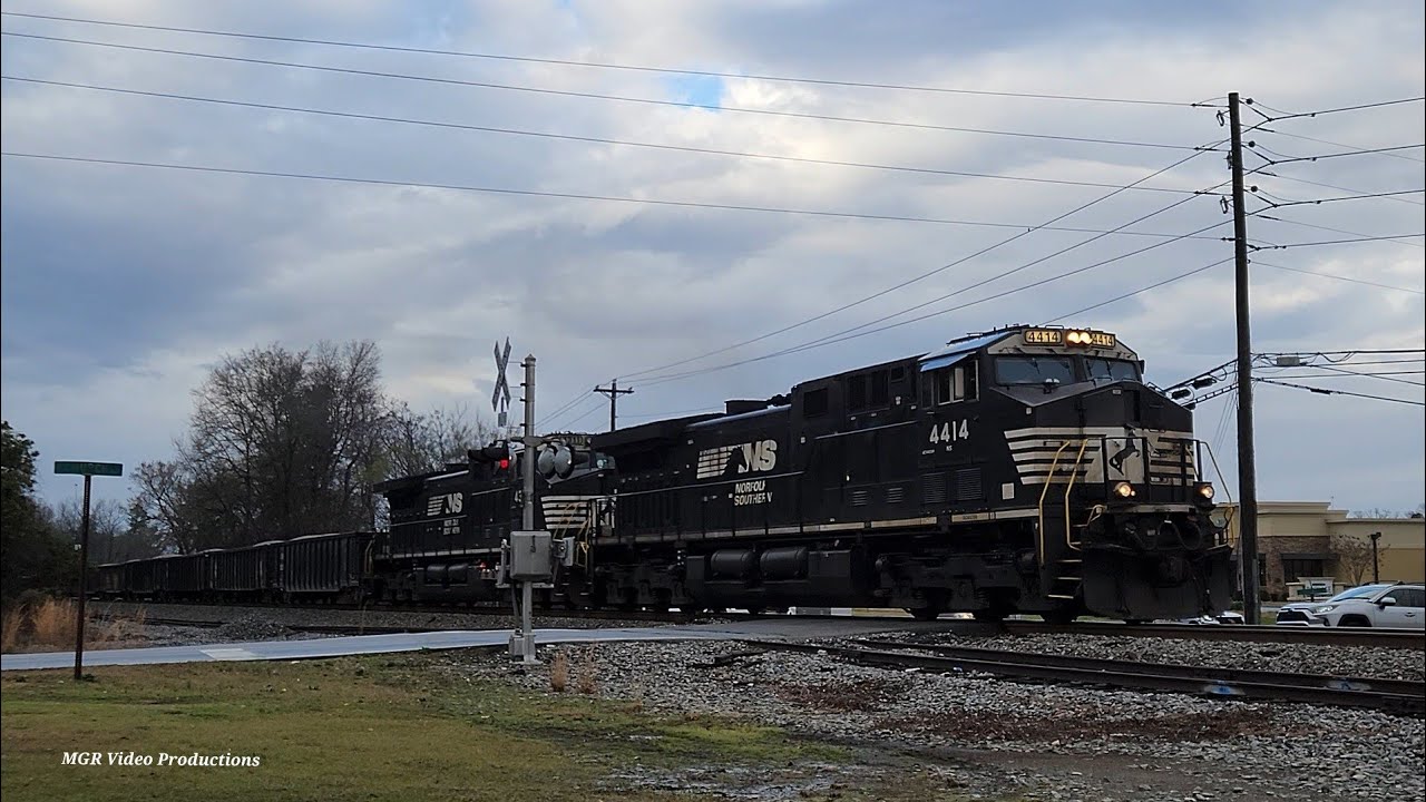 2-26-2026: NS AC44C6M 4414 & NS AC44C6M 4311 Lead NS 323 Slowly Thru Bonaire, GA