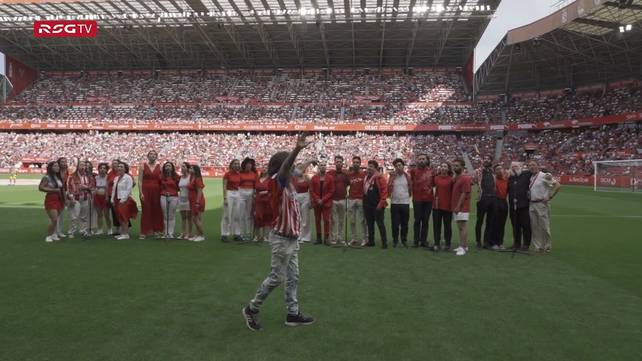 El Coro Joven de Gijón interpreta el 'Gijón del Alma' en El Molinón.