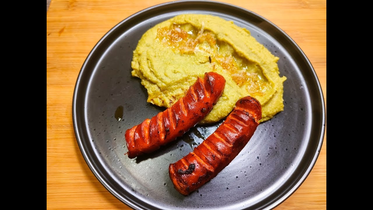 Hrachová kaše s klobásou a cibulkou - jednoduchý recept