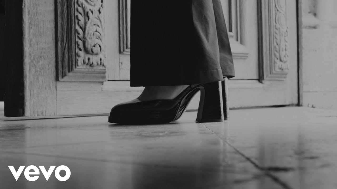 Vernis Rouge - Corine (Clip officiel)