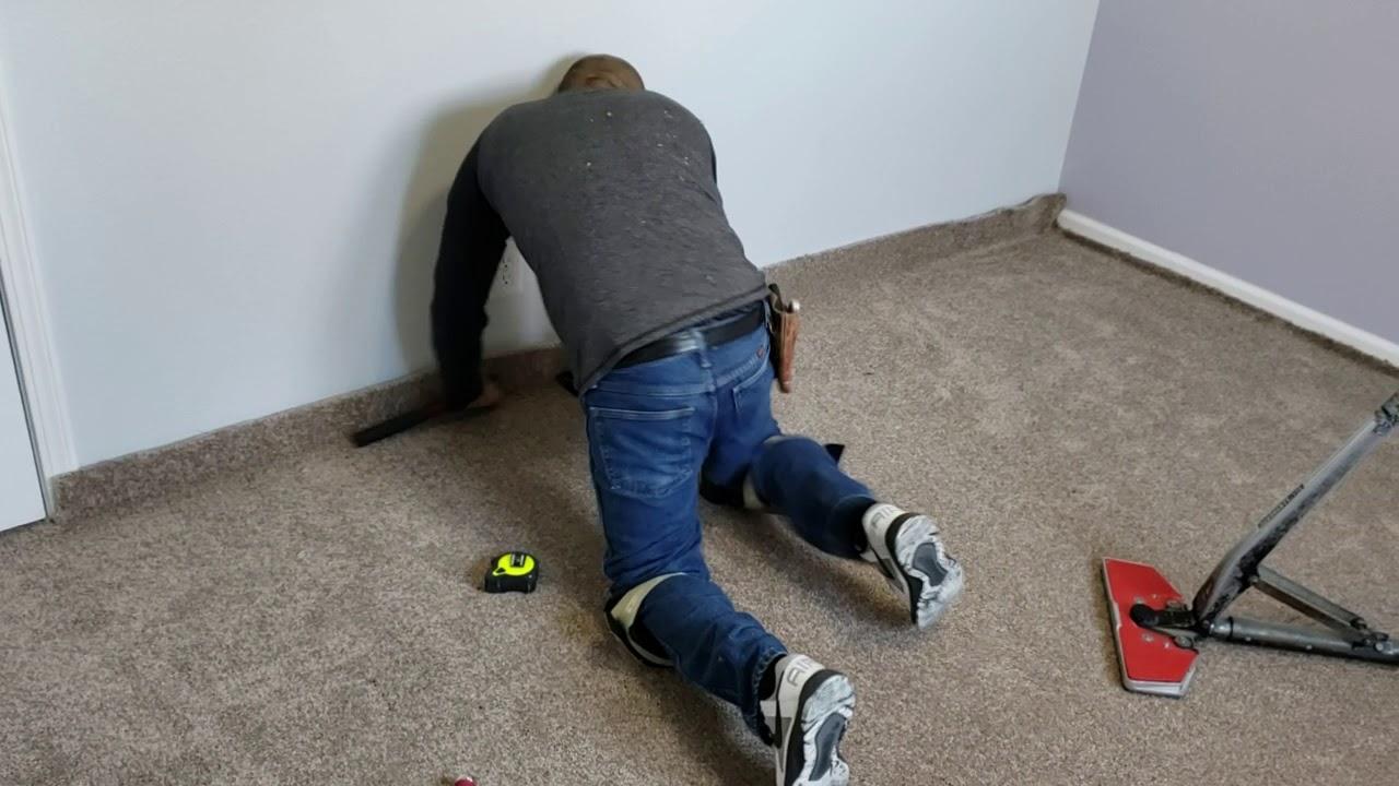 Carpet stretcher