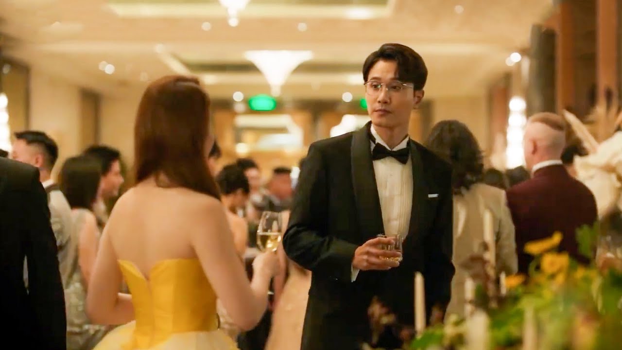 離婚十年，豈料妻子一襲禮服風韻猶存，丈夫徹底後悔開起追妻路！
