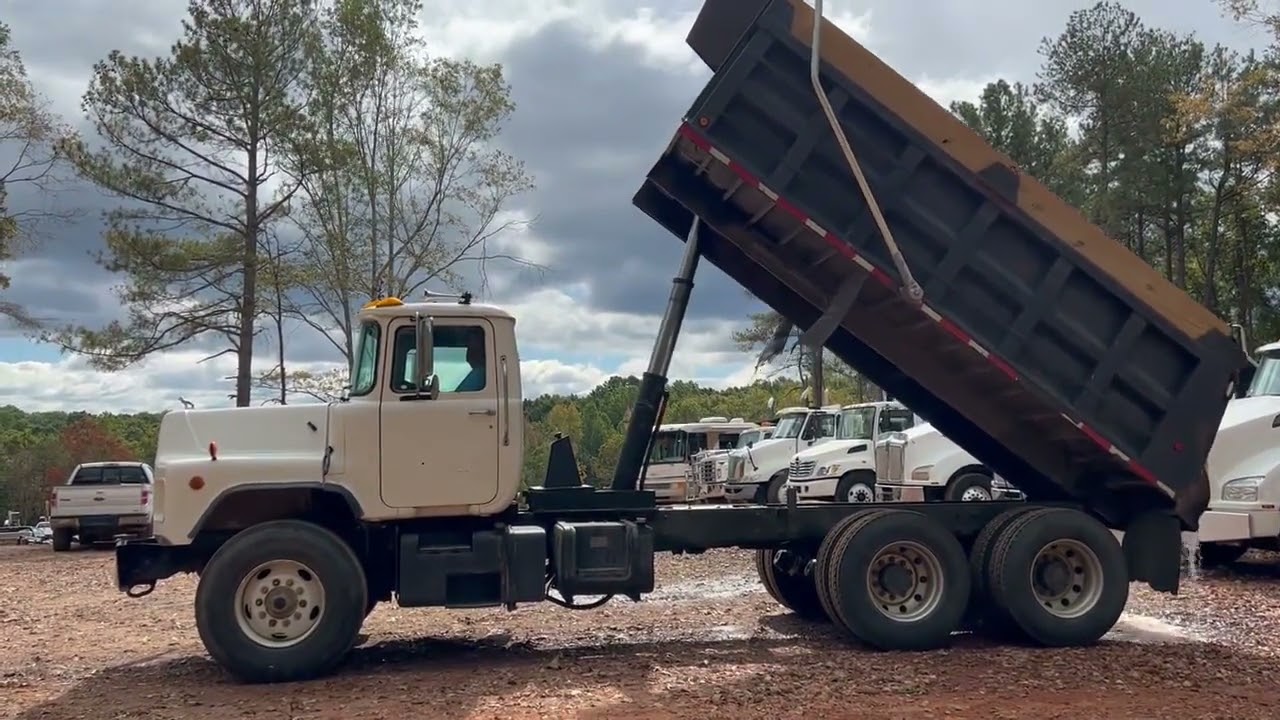 2001 MACK DM690S For Sale