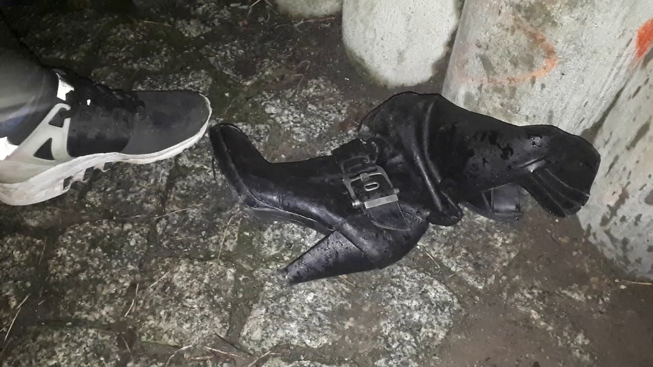 She destroy nike air max and boots 2