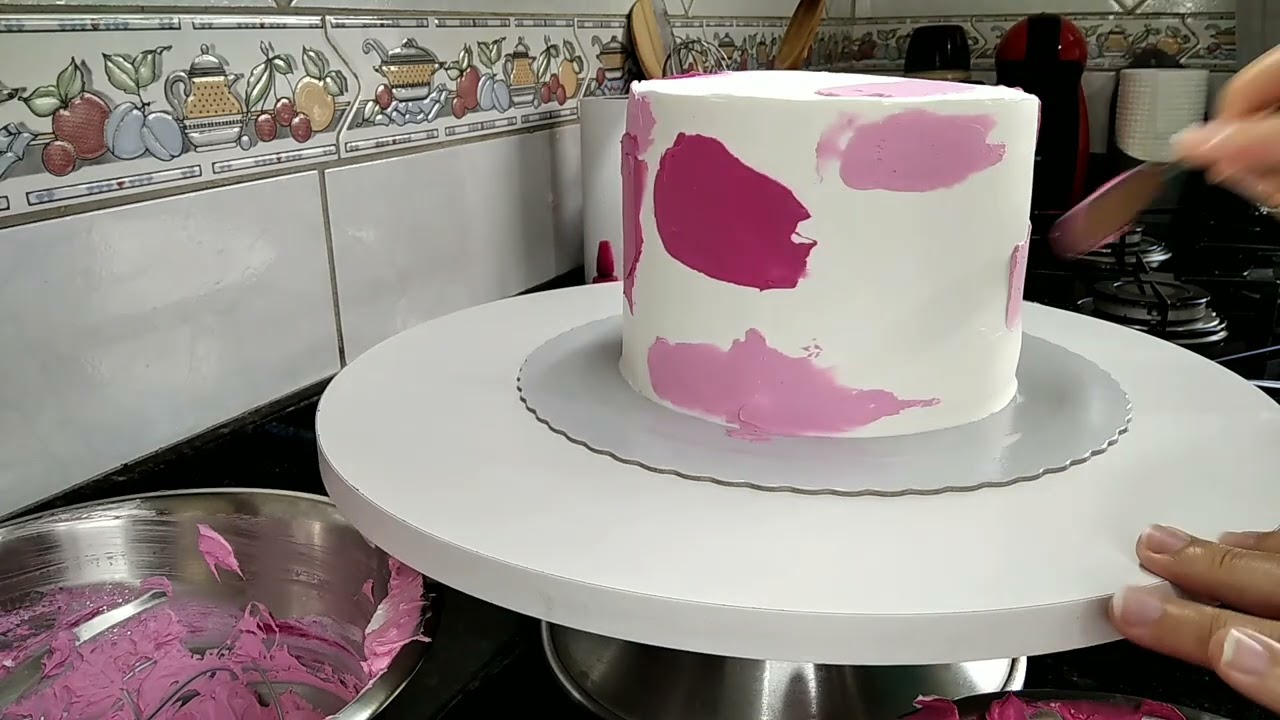 Decoração de bolo  moderna, fashion e linda.