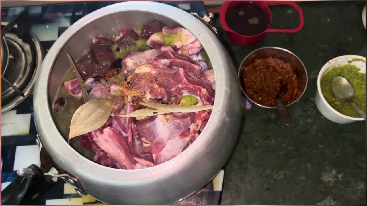 Simple home made mutton curry perfect for family dinner ❤️❤️😋😋😍😍👌👌
