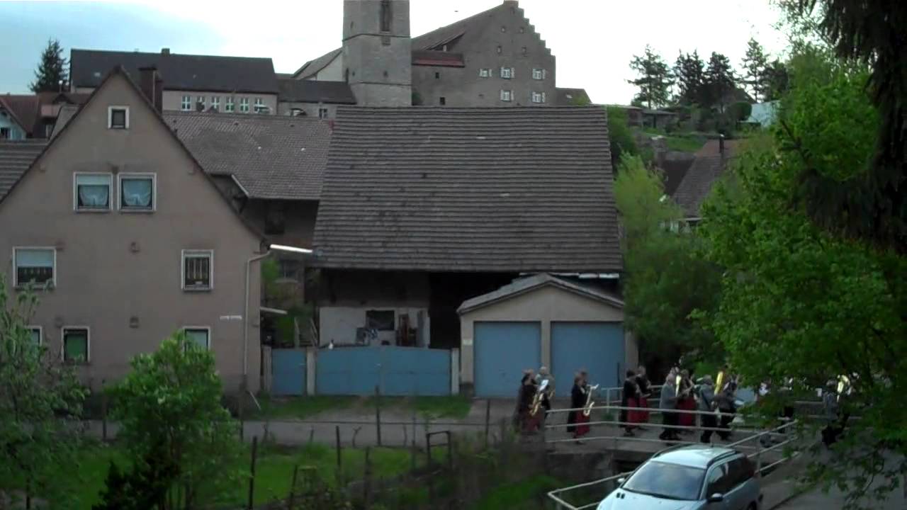 Maienzauber: Musikalische Weckaktion der Musikkapelle Markelsheim am 1. Mai 2012