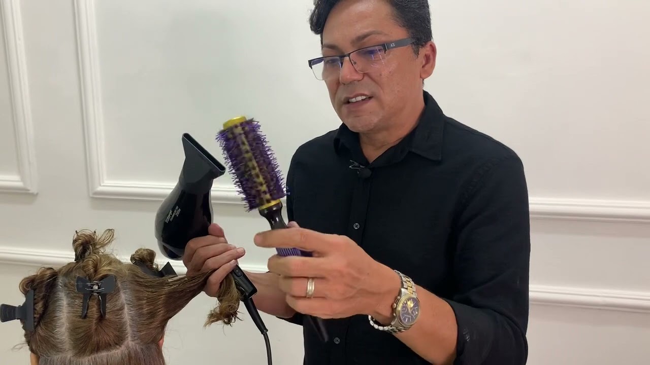 Aprenda a fazer uma escova modelada sem usar prancha.