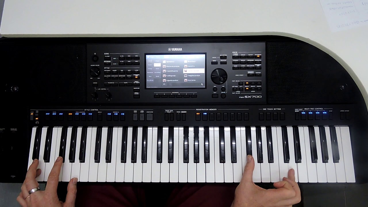 Serrano Cantor v&iacute;deo aula teclado os serranos