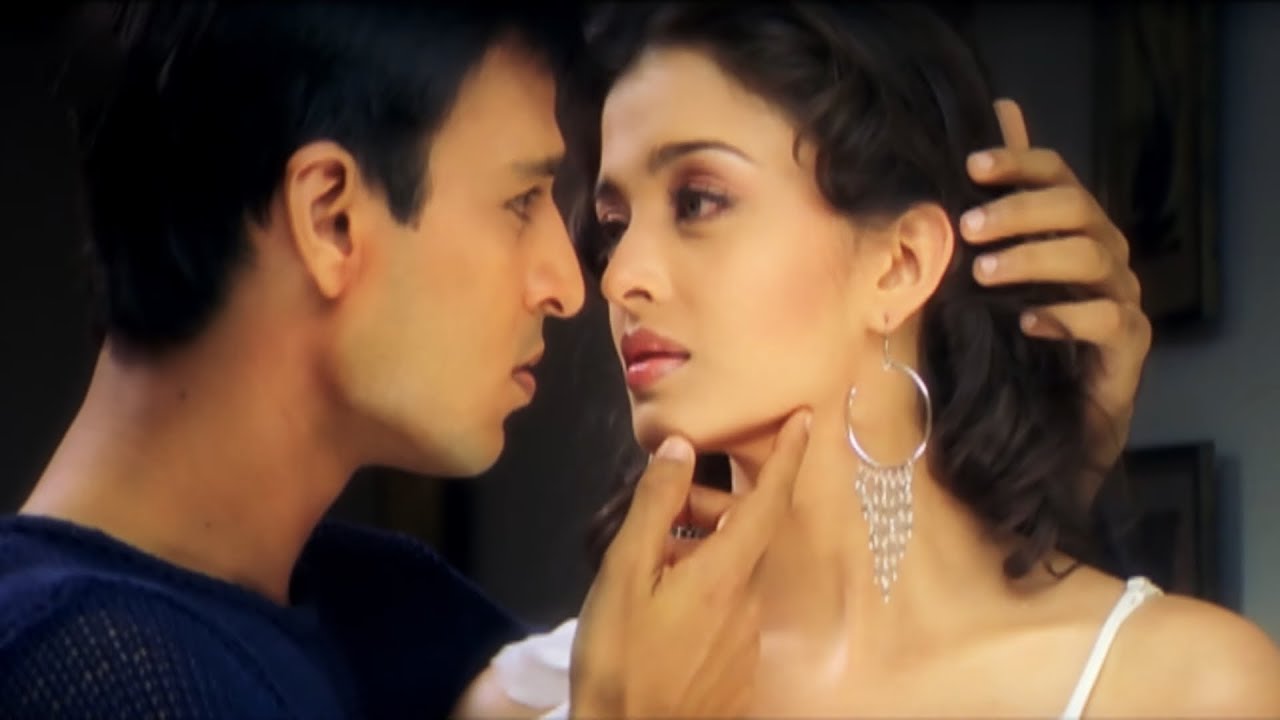 क्या Aishwarya Rai देख रही है प्यार भरे सपने Vivek Oberoi के साथ ? - Jabardast Romantic Scene