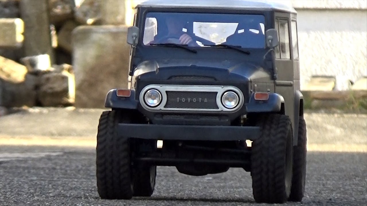 TAMIYA TOYOTA LAND CRUISER 40 BODY + MST CMX CHASSIS / DUSTY FJ40 IN A DUSTY TOWN