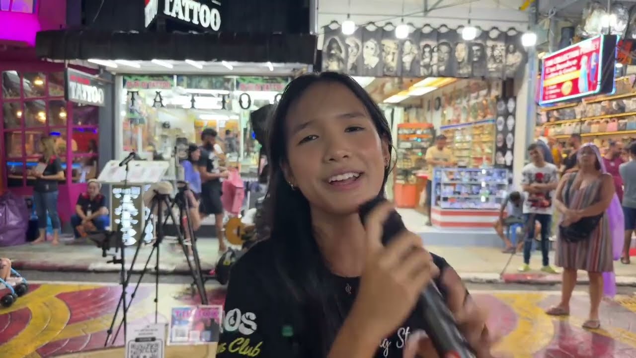 “Queen On Street” live stream @BanglaRoad Tip box กสิกร 088-117-4472