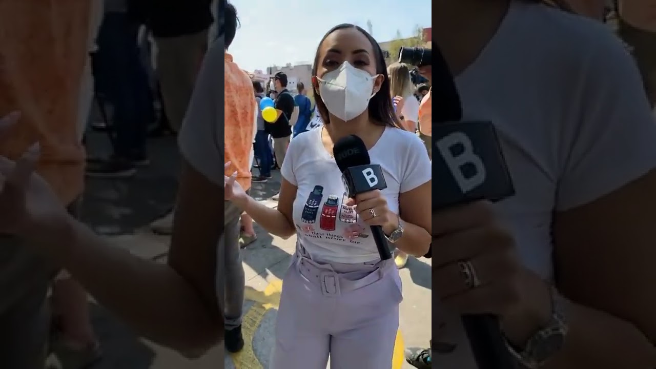 Manifestantes piden la paz frente a la embajada de Rusia en M&eacute;xico