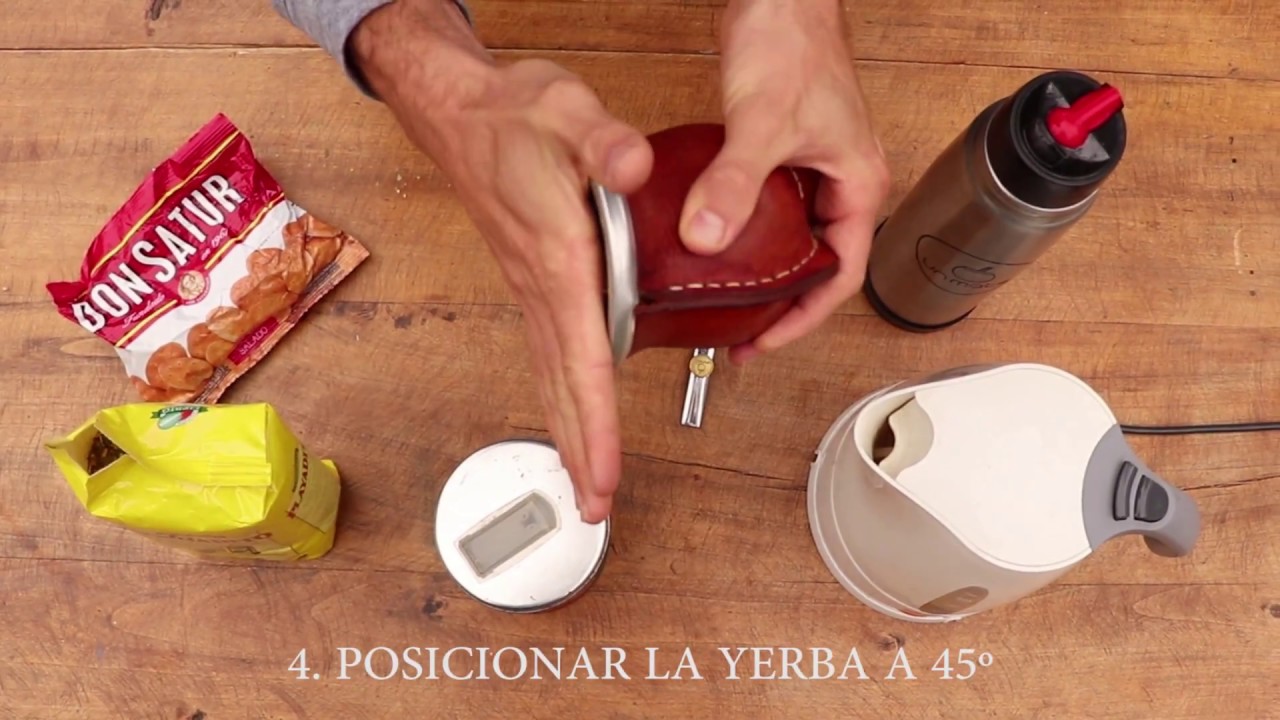 Cómo cebar Un Mate / How to prepare yerba mate