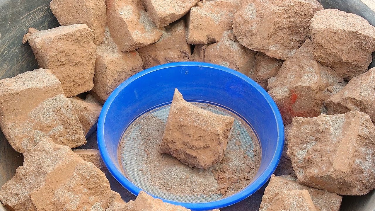 ASMR: Very dusty soft 🤤 Red dirt 🔴Sifting with seive, Crumble and dusty play..Soniya's request🎉