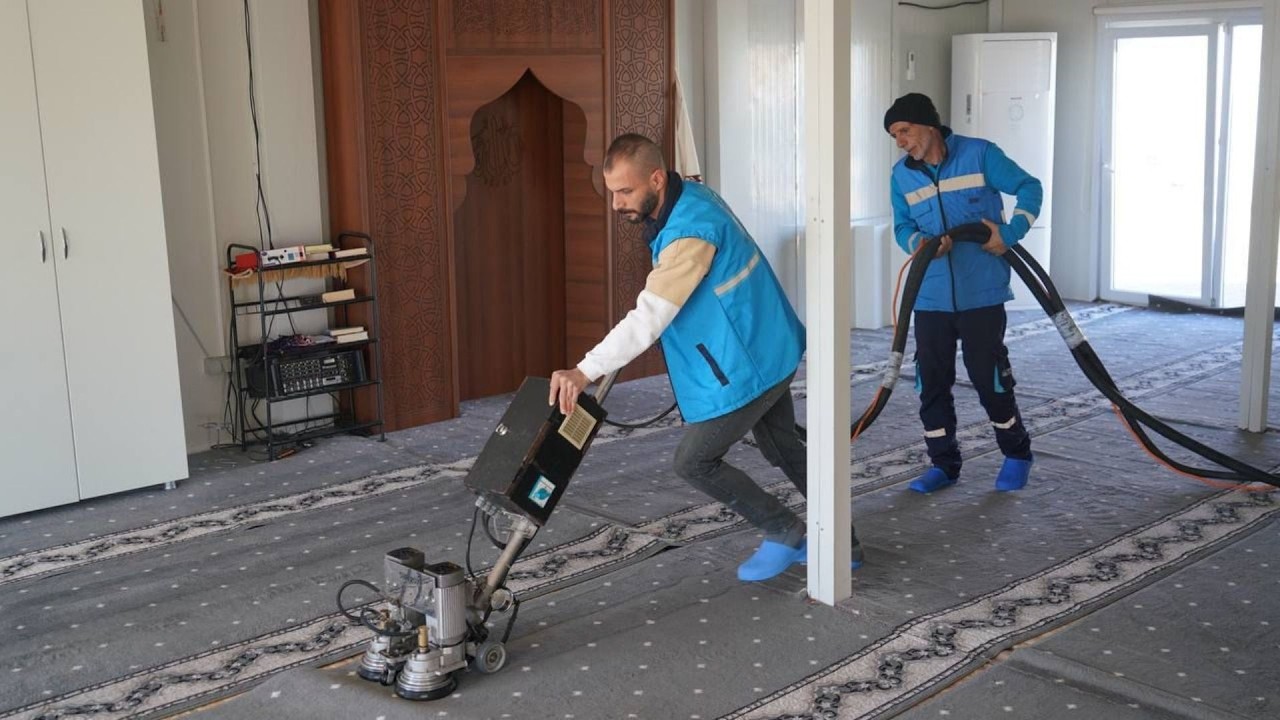 Adıyaman Belediyesi’nden konteyner kentte Ramazan Bayramı öncesi ibadethane temizliği