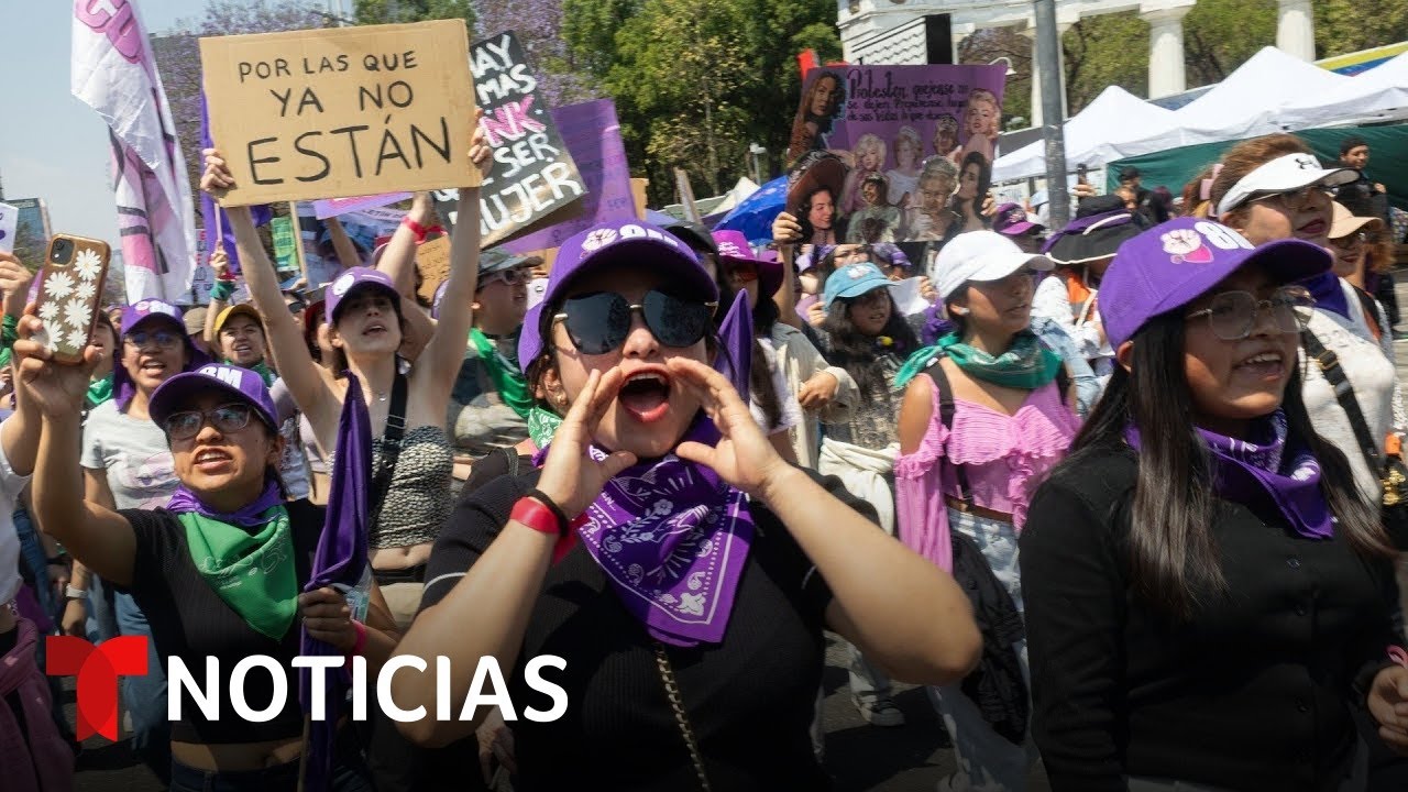 Miles de mexicanas piden el fin de la violencia de género en el Día de la Mujer | Noticias Telemundo