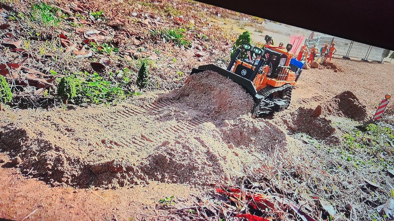 Rc huina bull dozer road maintenance 