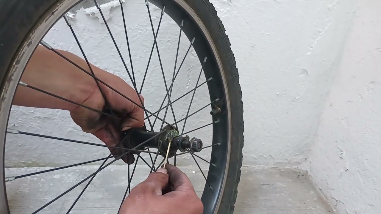 Engrasar en el eje de la bicicleta