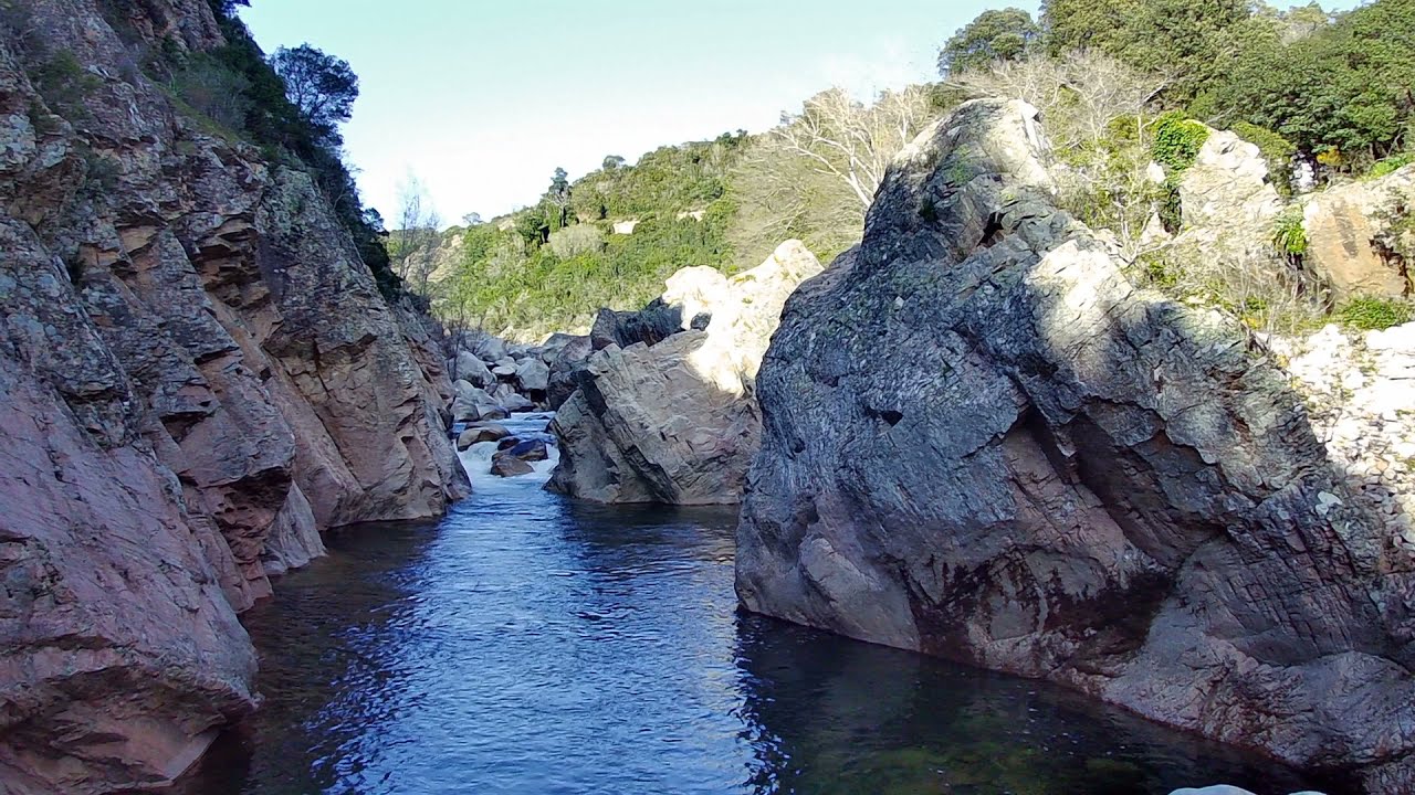 Rivière et ponts de la Gravona en Drone