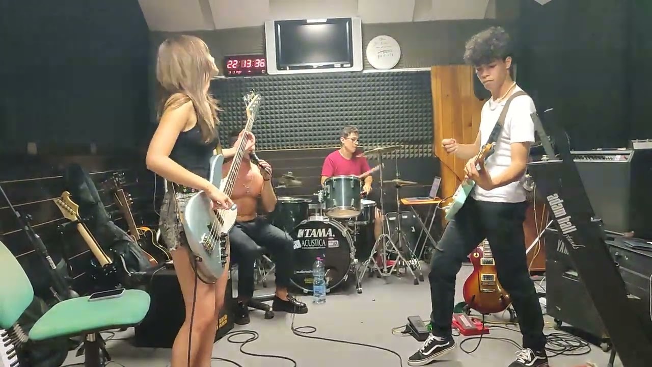 HONEY (ARE U COMING?)... Coraline tribute band maneskin