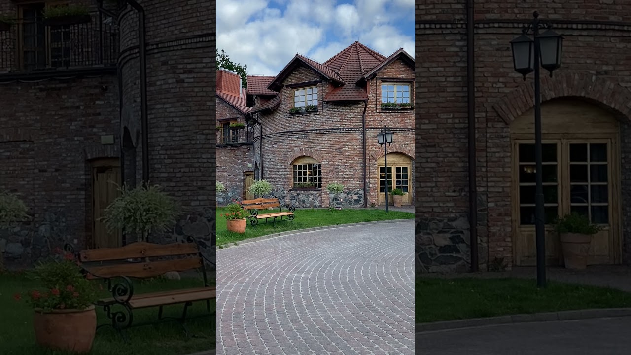 Hotel na terenie Doliny Charlotty koło Słupska.
